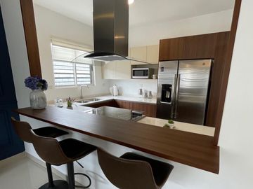 CASA EN VENTA por avenida concordia y santo domingo APODACA
