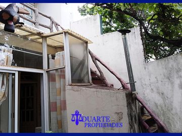 CASA PARA REFACCIONAR Y/O CONSTRUIR  AE 26, TERRENO PROPIO EN ESQUINA.