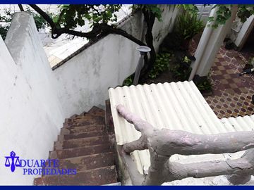 CASA PARA REFACCIONAR Y/O CONSTRUIR  AE 26, TERRENO PROPIO EN ESQUINA.