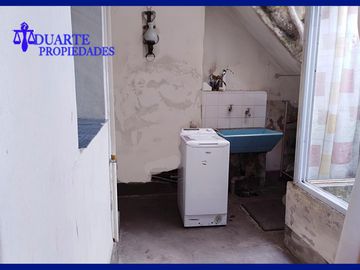 CASA PARA REFACCIONAR Y/O CONSTRUIR  AE 26, TERRENO PROPIO EN ESQUINA.
