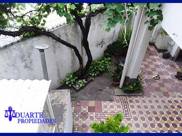 CASA PARA REFACCIONAR Y/O CONSTRUIR  AE 26, TERRENO PROPIO EN ESQUINA.
