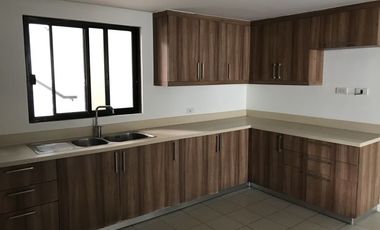 Duplex in Makati, San Lorenzo Village for Sale