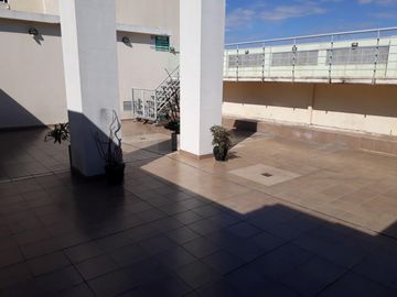 Monoambiente Corrientes al 6400 con cochera piso 9 vista a parque Pileta SUMA Laundry