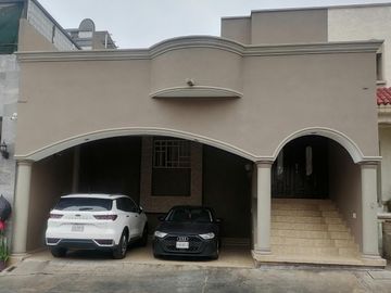 CASA EN VENTA EN COL.CUMBRES 6 SECTOR
