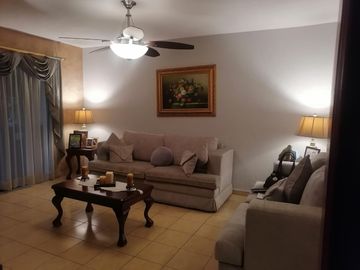 CASA EN VENTA EN COL.CUMBRES 6 SECTOR