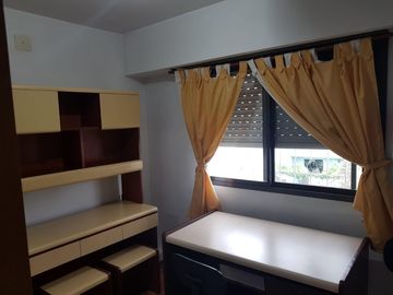 Excelente Casa De 5 Ambientes Con Fondo Parquizado En Liniers