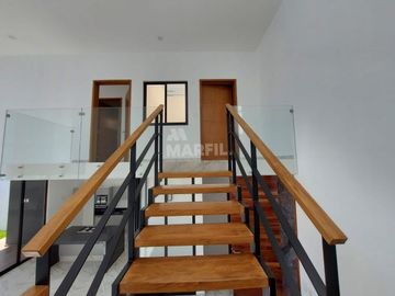 Venta de Casa en Coto Privado 3 Real Hacienda en Colima con Terraza y Alberca