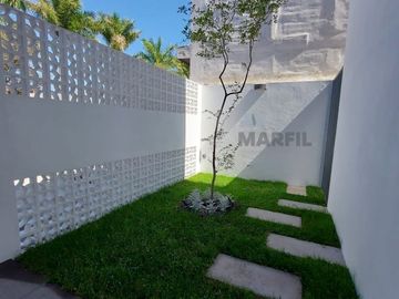 Venta de Casa en Coto Privado 3 Real Hacienda en Colima con Terraza y Alberca
