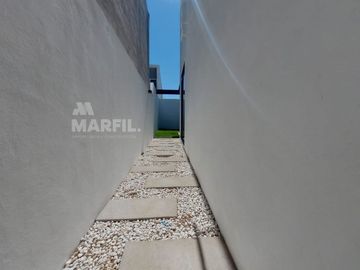 Venta de Casa en Coto Privado 3 Real Hacienda en Colima con Terraza y Alberca