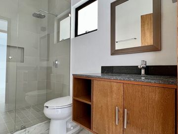 Venta de Casa en Coto Privado 3 Real Hacienda en Colima con Terraza y Alberca