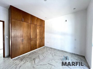 Venta de Casa en Coto Privado 3 Real Hacienda en Colima con Terraza y Alberca