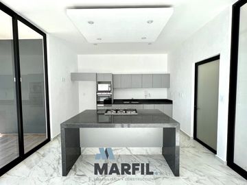 Venta de Casa en Coto Privado 3 Real Hacienda en Colima con Terraza y Alberca