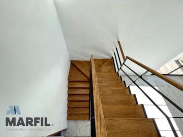 Venta de Casa en Coto Privado 3 Real Hacienda en Colima con Terraza y Alberca