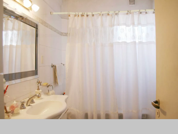 Departamento en Venta en Floresta amplios 4 ambientes 3 baños 143 m2 c dependencia + balcón – Rivadavia 8400