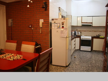 Departamento en Venta en Floresta amplios 4 ambientes 3 baños 143 m2 c dependencia + balcón – Rivadavia 8400