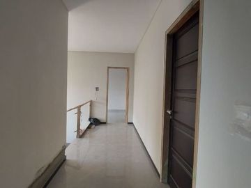 [ BUYER ONLY ) Dijual Rumah New + Swimming Pool / Kolam Renang Waterfront Citraland Minimalis Gress 3 Lantai