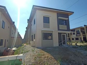 Hous3 and lot for sale near tagaytay