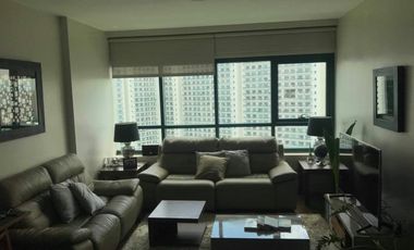 Condominium 2BR/2 Bedrooms Condo for Sale in Edades Tower and Garden Villas Rockwell Center Makati