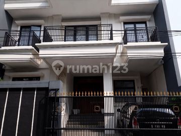 Dijual Rumah di Sunrise Garden