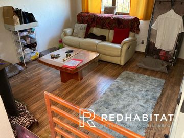 Linda casa rodeada de jardín respira aire limpio y vive en total tranquilidad