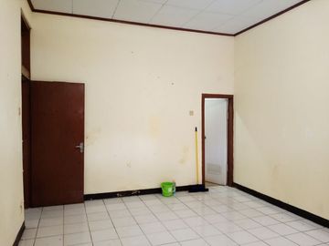 Di Sewakan Rumah Strategis 4 Kamar Cocok Untuk Kantor di Jl. Turangga Bandung