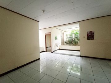 Di Sewakan Rumah Strategis 4 Kamar Cocok Untuk Kantor di Jl. Turangga Bandung