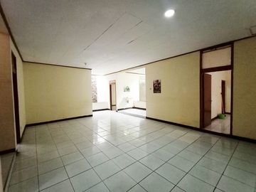 Di Sewakan Rumah Strategis 4 Kamar Cocok Untuk Kantor di Jl. Turangga Bandung