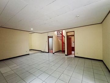 Di Sewakan Rumah Strategis 4 Kamar Cocok Untuk Kantor di Jl. Turangga Bandung