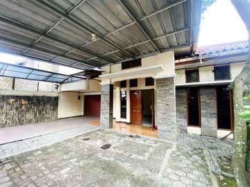 Di Sewakan Rumah Strategis 4 Kamar Cocok Untuk Kantor di Jl. Turangga Bandung