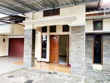 Di Sewakan Rumah Strategis 4 Kamar Cocok Untuk Kantor di Jl. Turangga Bandung