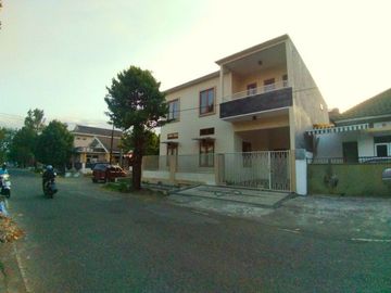 Rumah Hook Baru 2 Lantai Luas 209 di Taman Sulfat Malang