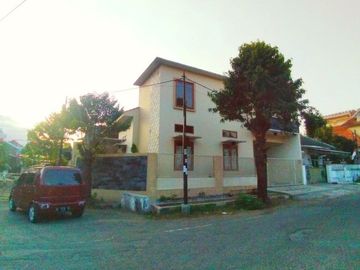 Rumah Hook Baru 2 Lantai Luas 209 di Taman Sulfat Malang