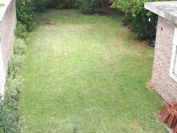 CHALET 5 AMPLIOS AMBIENTES CON EXTENSO PARQUE