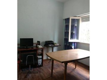 CHALET 5 AMPLIOS AMBIENTES CON EXTENSO PARQUE