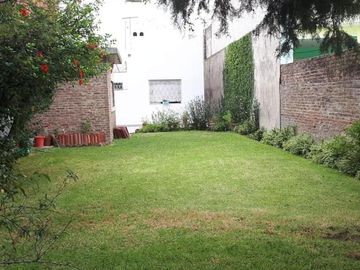 CHALET 5 AMPLIOS AMBIENTES CON EXTENSO PARQUE