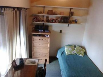 CHALET 5 AMPLIOS AMBIENTES CON EXTENSO PARQUE