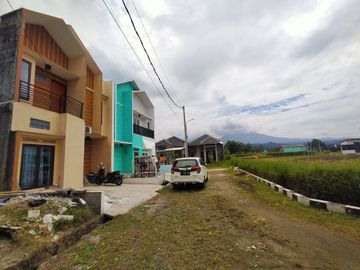 Rumah 2 Lantai Hook Dengan Bonus Balcony Garden Plus View Gunung