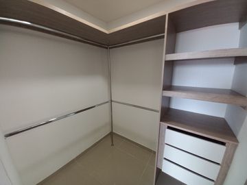apartamento en venta en conjunto residencial portobello  piso 7. Cod V13337