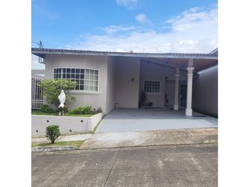 SE VENDE CASA EN ALTOS PRADERAS DE SAN ANTONIO 300 M2