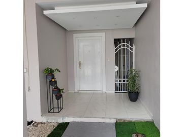 SE VENDE CASA EN ALTOS PRADERAS DE SAN ANTONIO 300 M2