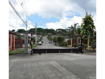 SE VENDE CASA EN ALTOS PRADERAS DE SAN ANTONIO 300 M2