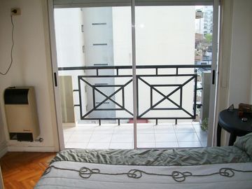 3 AMBIENTES EN DUPLEX AL CONTRAFRENTE CON 2 BAÑOS COMPLETOS