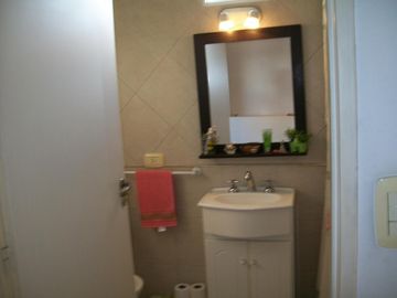 3 AMBIENTES EN DUPLEX AL CONTRAFRENTE CON 2 BAÑOS COMPLETOS