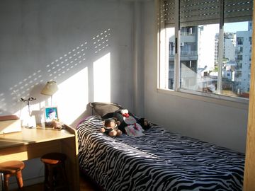 3 AMBIENTES EN DUPLEX AL CONTRAFRENTE CON 2 BAÑOS COMPLETOS