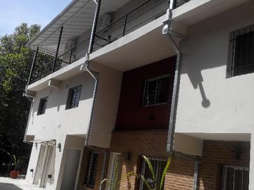 MONOAMBIENTE CON PATIO EN PLANTA BAJA , COMPLEJO CON PISCINA . TACUARI 255 TIGRE. NO PAGA EXPENSAS , NI ABL