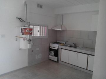 MONOAMBIENTE CON PATIO EN PLANTA BAJA , COMPLEJO CON PISCINA . TACUARI 255 TIGRE. NO PAGA EXPENSAS , NI ABL