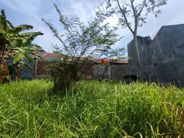 Rumah 2 Lantai, Lokasi Bagus, Strategis, 100 meter dari jalan Utama Secang. Magelang.