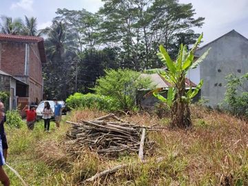 Rumah 2 Lantai, Lokasi Bagus, Strategis, 100 meter dari jalan Utama Secang. Magelang.