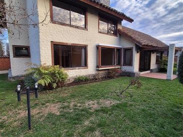 Casa en venta de 5 dorm. en Los Angeles