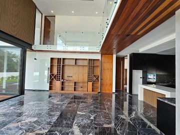 Casa de 5 recamaras una de ellas en PLANTA BAJA en Yucatán Country Club